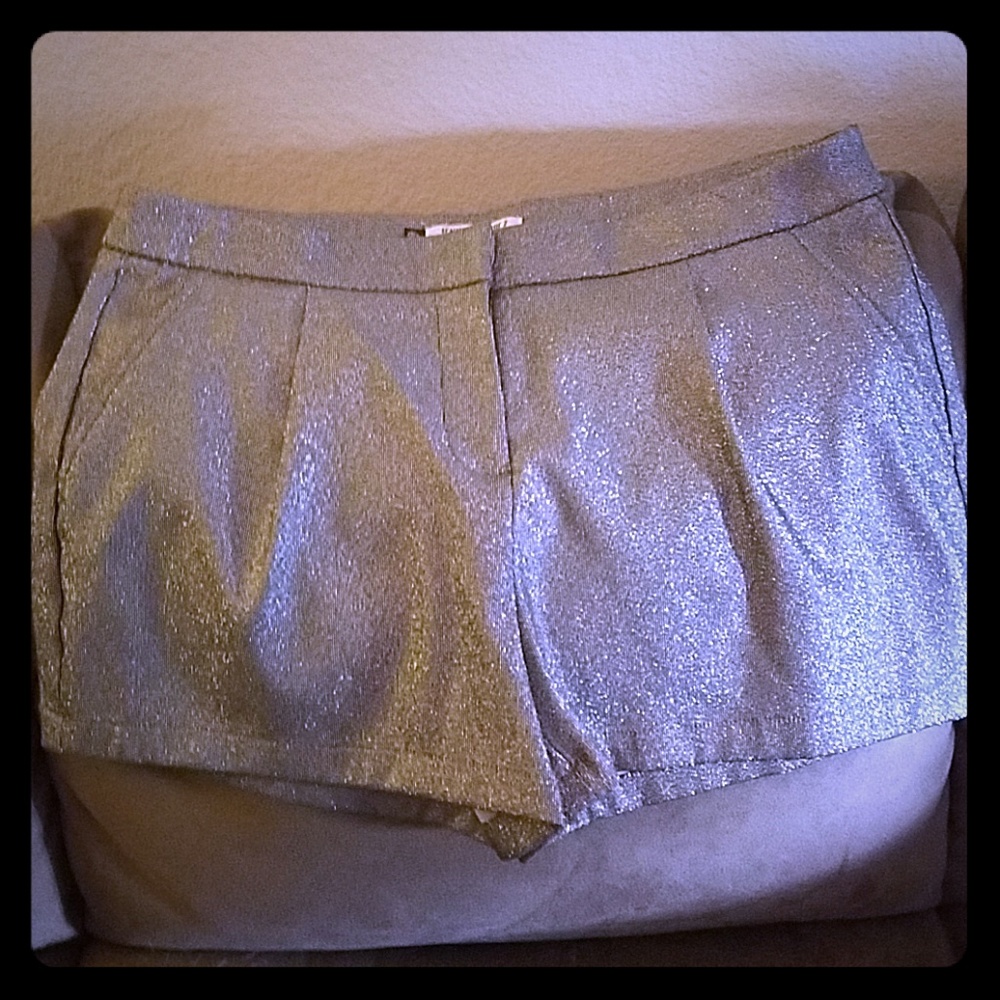 Jennifer Lopez cute silver shorts